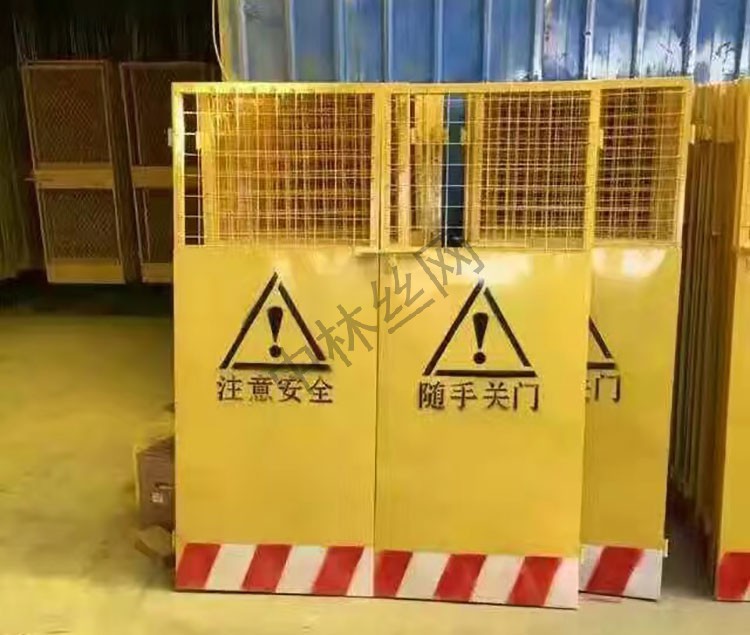 施工电梯门